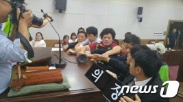 청주시의회 노인병원조례 상정 '취소'…병원노조 의회 점거 농성
