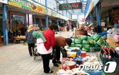강원도의회 사무처, 간성·속초 전통시장 장보기 나선다