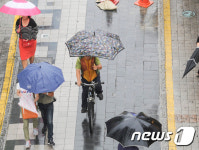 가을비 내리는 광주 충장로