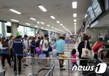 추석연휴 첫날 인천 여객선터미널 귀성객 ‘북적’