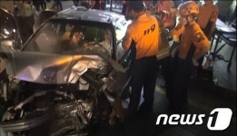 서울 서초동서 승용차-택시 교통사고…5명 경상