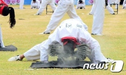 기왓장 격파 머리로