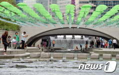복원 10주년 맞는 시민의 쉼터 청계천