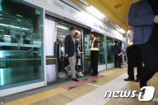 갑자기 지하철이 멈추면...
