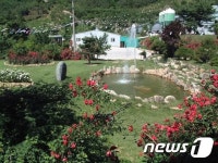 [미래형농가를 찾아서-부산경남]꽃향기 가득한 국내 최초 친환경 양계농장