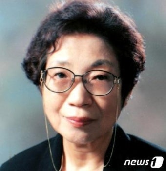 원로 시인 홍윤숙 향년 90세로 별세