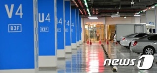 텅 빈 롯데월드몰 주차장