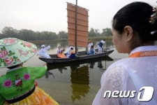 마포나루에 뜬 황포돛배