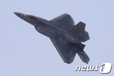 F22랩터 창공 가르며