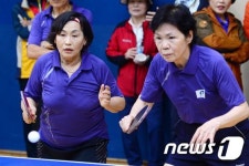 탁구경기 나선 어르신들 광진구 대표에요