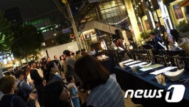 성수동 아티스트리 아티스트와 관객이 소통하는 테라스 콘서트