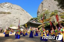 마이산을 배경으로 진행되는 금척무