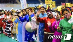 다문화 가정 여성들의 손짓