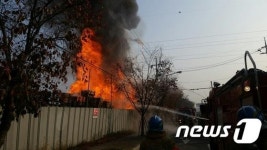 파주 파레트 야적장 화재…인명피해는 없어