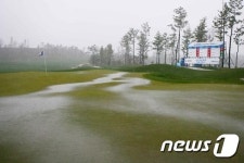 [KPGA] 투어챔피언십 3R 악천후로 취소…54홀 경기로 축소