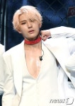 빅스 레오, 땀으로 젖은 섹시한 가슴 근육~