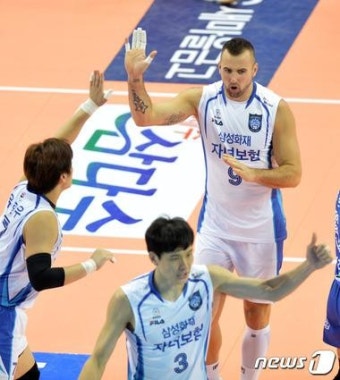 [프로배구]'그로저 첫 트리플크라운' 삼성화재, 한전 3-0 완파(종합)