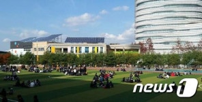 따뜻한 수능...점심식사는 운동장에서