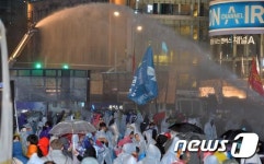 밤에도 계속되는 물대표
