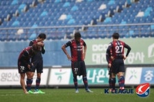 [K리그] 챔피언 전북, 마지막 홈경기서 성남과 1-1 무... 대전은 강등 확정 (종합)