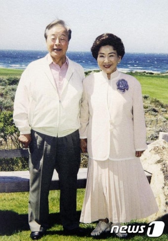 김영삼 전 대통령 서거...손명순 여사와 다정했던 한 때