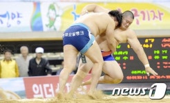 밀치기에 성공한 정창조