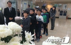 장목초등학교에서 조문왔습니다