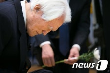 조문하는 최형우 전 내무부장관