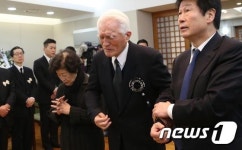 조문하는 최형우 전 장관
