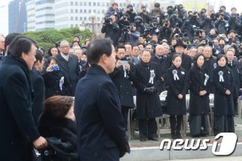 '고인을 떠나보내며'