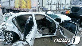 임실 고속도로서 26중 추돌사고…4명 부상(종합)