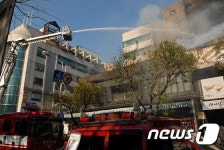 고양 화정동 로데오거리 상가에 불…인명피해는 없어