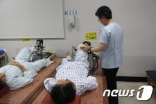 군산의료원, 폐지수입 독거노인에 인공관절 지원