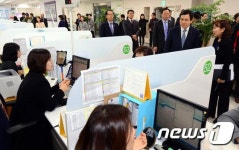 황교안 총리, 서울동부 고용복지 플러스센터 방문