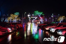 [화보]아듀 2015년…불 밝힌 고창군청사