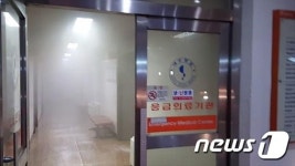 화재로 연기 자욱한  거제 대우병원