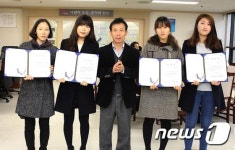 전주 완산구, 김미강씨 등 4명 친절 공무원 선정