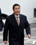 공판 출석하는 이석우 전 대표