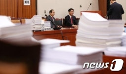 쟁점법안 논의 언제쯤…여야 줄다리기 속 법사위는 '파행'
