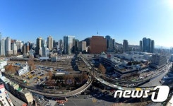 청명한 하늘과 서울역 고가