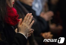 두손 모아 기도