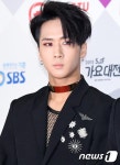 빅스 라비, 짝짝이 컬러 렌즈로 강렬하게