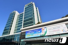 선거 현수막 붙은 농협중앙회