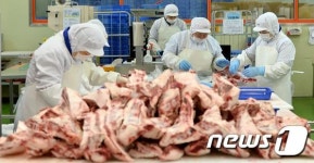 (주)혜성미트코리아 2공장 | 분주한 미트센터 직원들