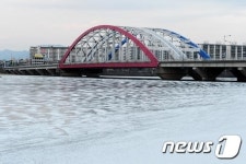 얼어붙은 소양강