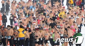 알몸 마라토너로 가득찬 대관령