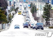 빙판길 출근하는 차량들