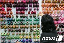 교복수선하는 자원봉사자들