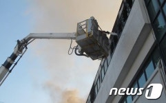 군포 전자제품 제조공장 불…2명 연기흡입