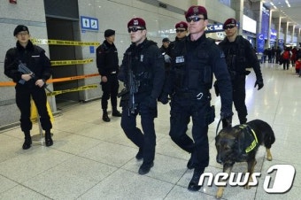 폭발물 의심물체 발견된 인천공항 '탐지견 투입'